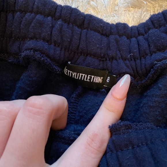 PrettyLittleThing sweatshorts - Picture 2 of 2